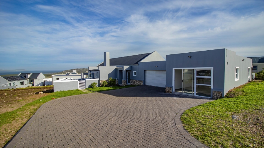 4 Bedroom Property for Sale in Hoogland Western Cape